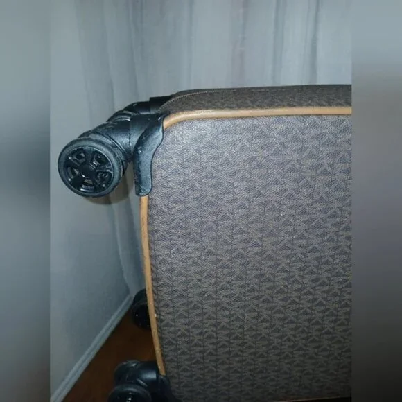 Michael Kors Logo Rolling Travel Trolley Suitcase Carry On Bag - Brown​​ - Picture 15 of 15